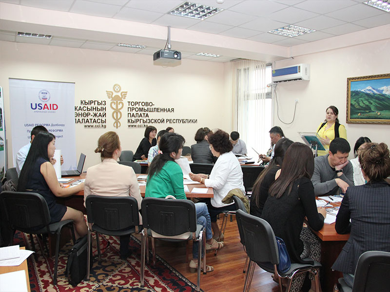 The hall is suitable for seminars, business meetings, presentations, etc