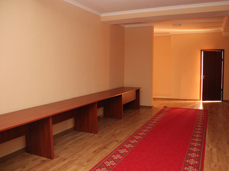 The lobby in front of the conference room can be used both for the registration of participants and for coffee breaks