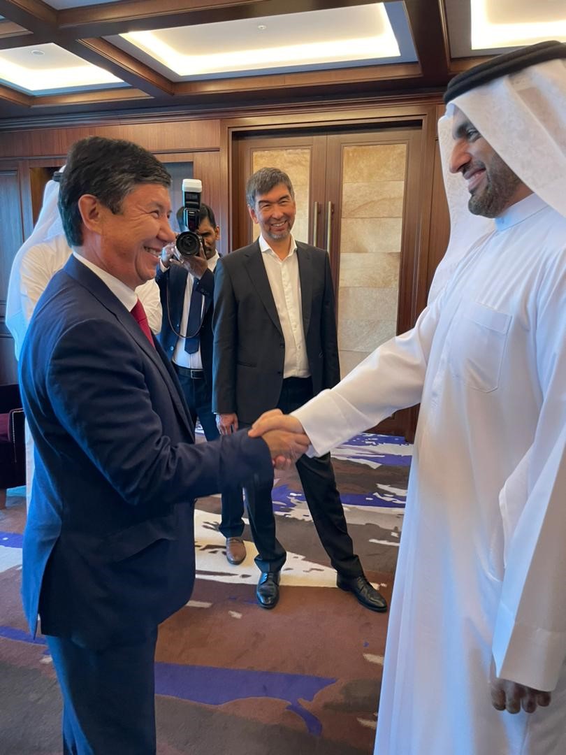 A Kyrgyz delegation meets with entrepreneurs from Dubai to develop business relations.
