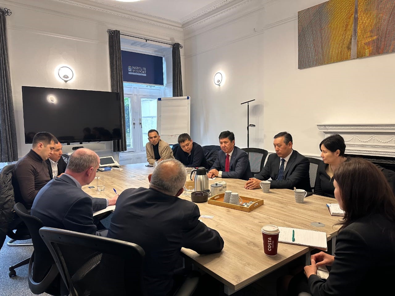 Temir Sariyev discusses the creation of digital trade corridors during a meeting in London.