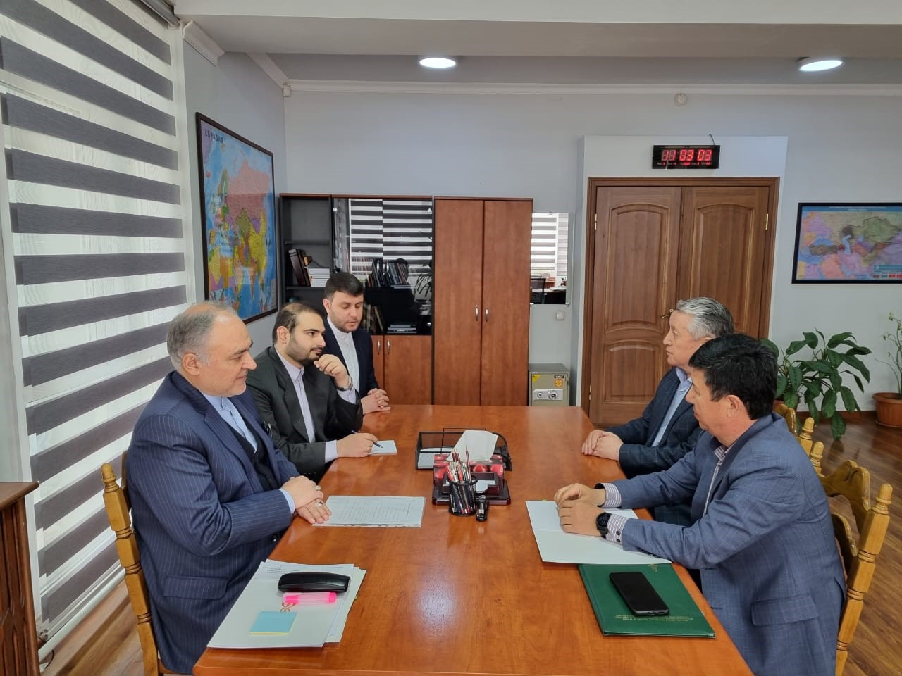 The head of the Chamber of Commerce and Industry of the Kyrgyz Republic, Temir Sariyev, held a meeting with the Extraordinary and Plenipotentiary Ambassador of the Islamic Republic of Iran to Kyrgyzstan, Said Kharrazi